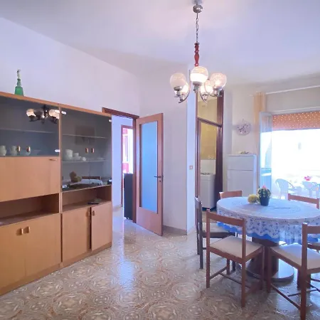 Apartment Center 3 *